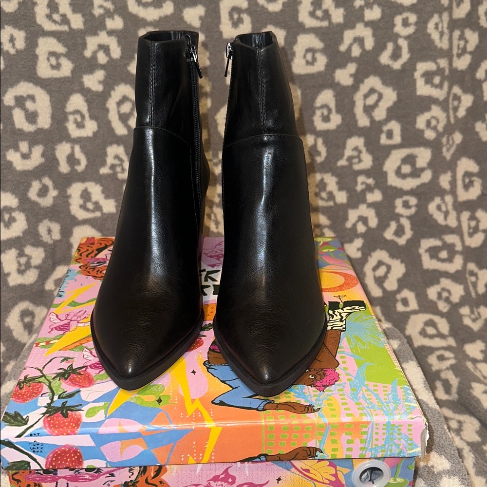 Jeffrey Campbell Duncann Booties in Black New 🆕 & Never Worn 😍😍